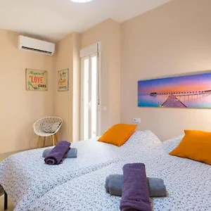 Apartment Plaza Merced Patio-parking Gratis Jinetes3, Málaga